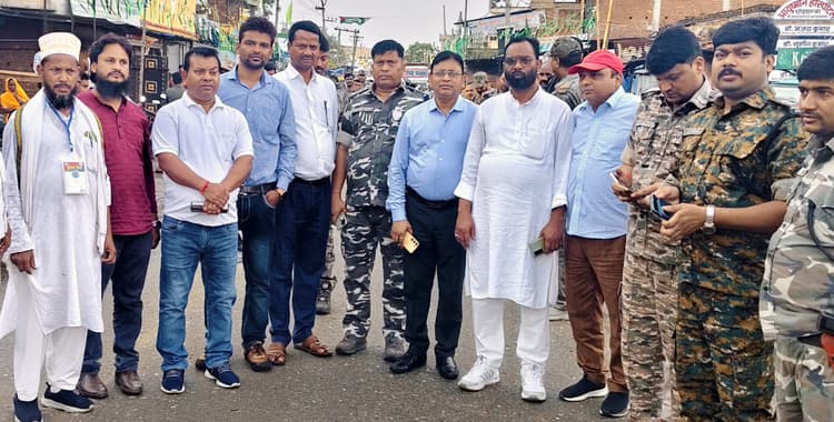 Giridih News: पुलिस ने निकाला फ्लैग मार्च