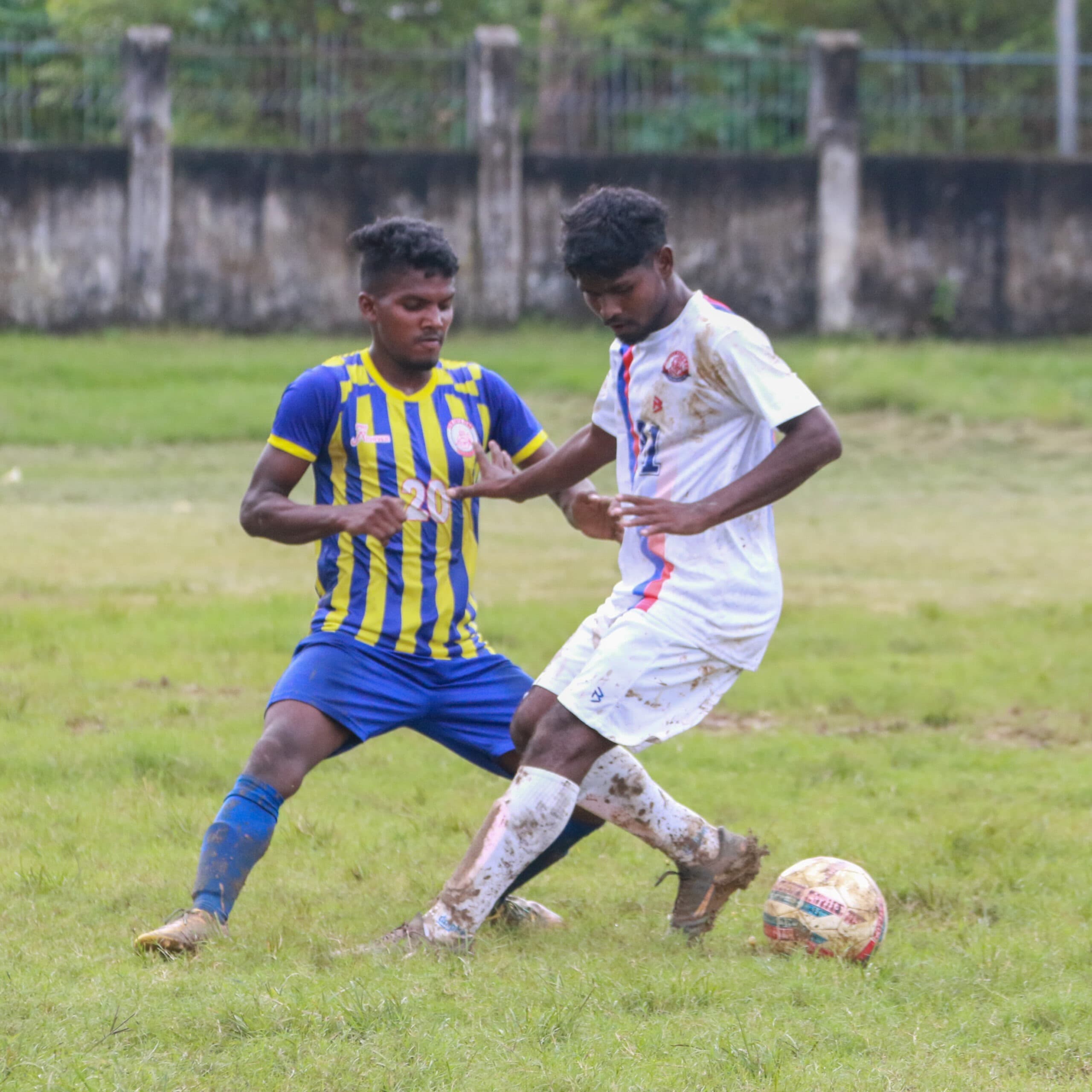 Super divsion football league : जंगल टाईगर और न्यू ब्वॉयज क्लब का मैच बराबरी पर छूटा