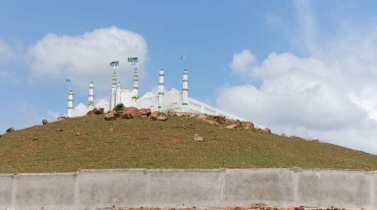 Giridih News: पर्यटक स्थल पहरीडीह स्थित ईदगाह मैदान में होगा भव्य कार्यक्रम