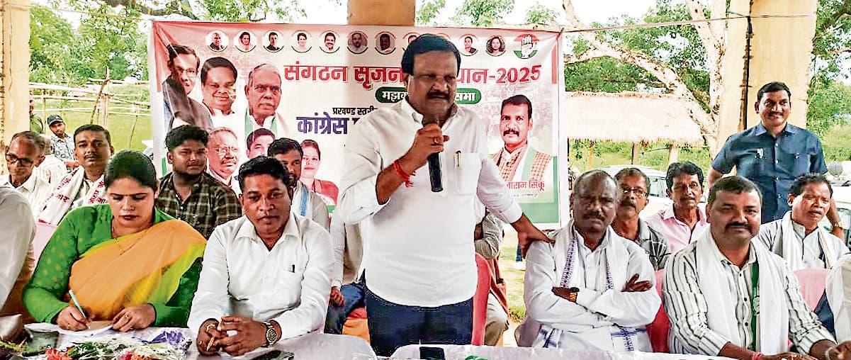 Chaibasa News : हर जाति समुदाय को लेकर चलती है कांग्रेस : सज्जन सिंह