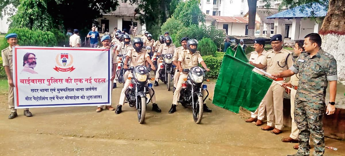 Chaibasa News : अपराधियों पर लगाम कसने के लिए शुरू की गयी बीट पेट्रोलिंग : एसपी