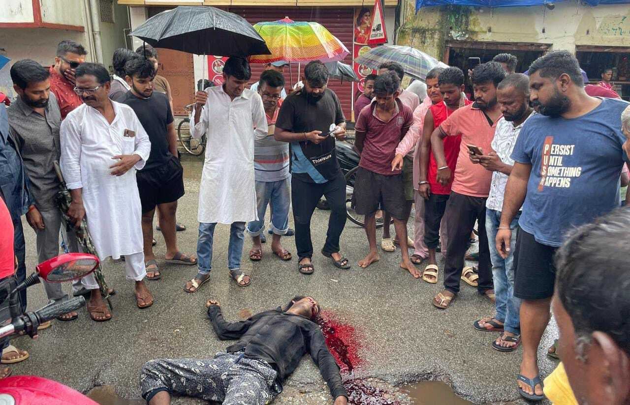 East Singhbhum News : ट्रक के पहिये पर गिरा बाइक सवार, डिस से सिर टकराने से हुई मौत