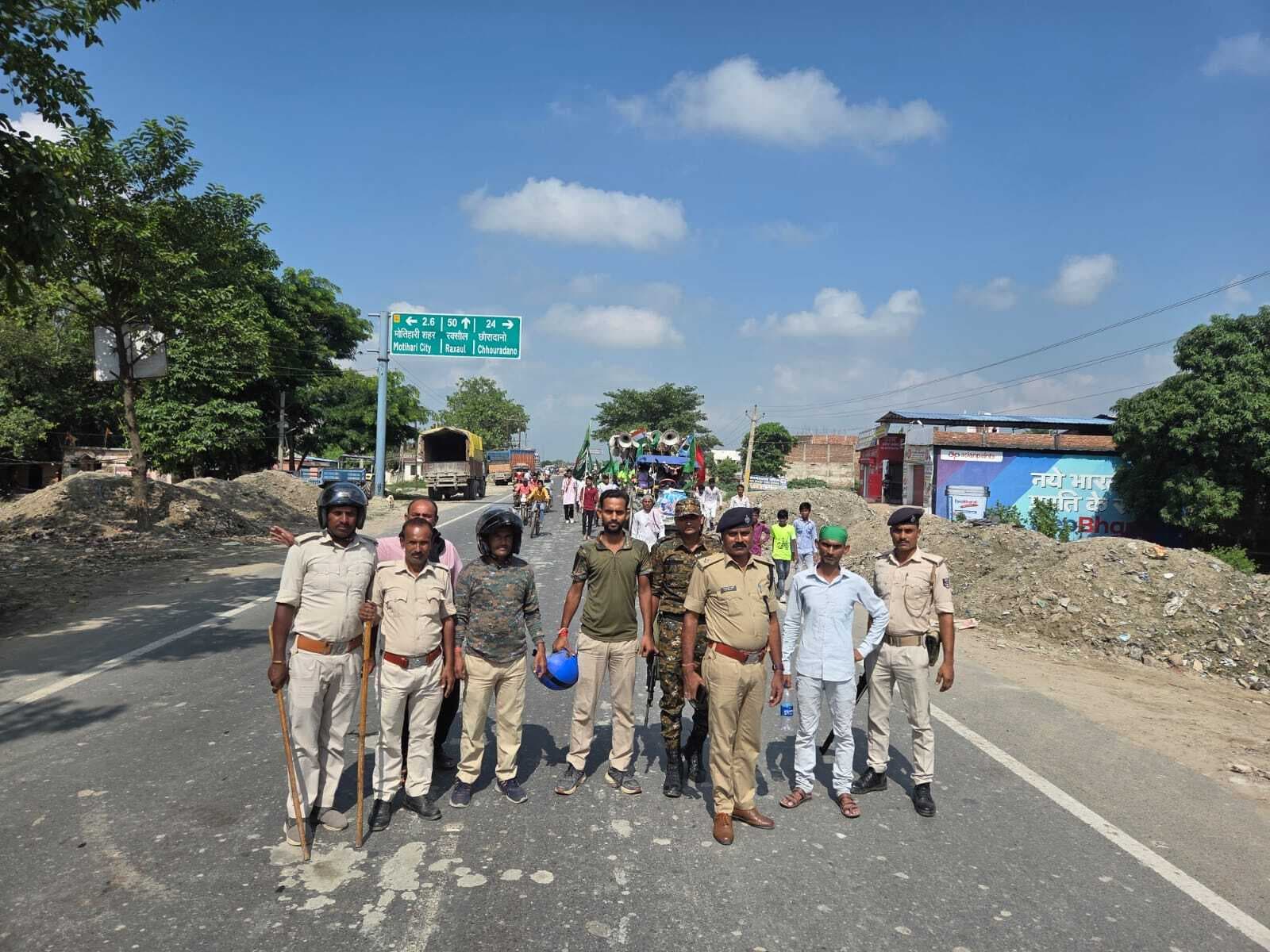 Motihari : बंजरिया में ईद-ए-मिलाद-उन-नबी का जश्न, निकाला जुलूस