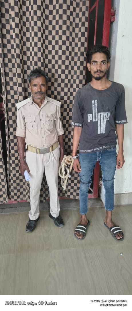 घरेलू विवाद में मां व पत्नी को डंडे से पीटा़, गिरफ्तार