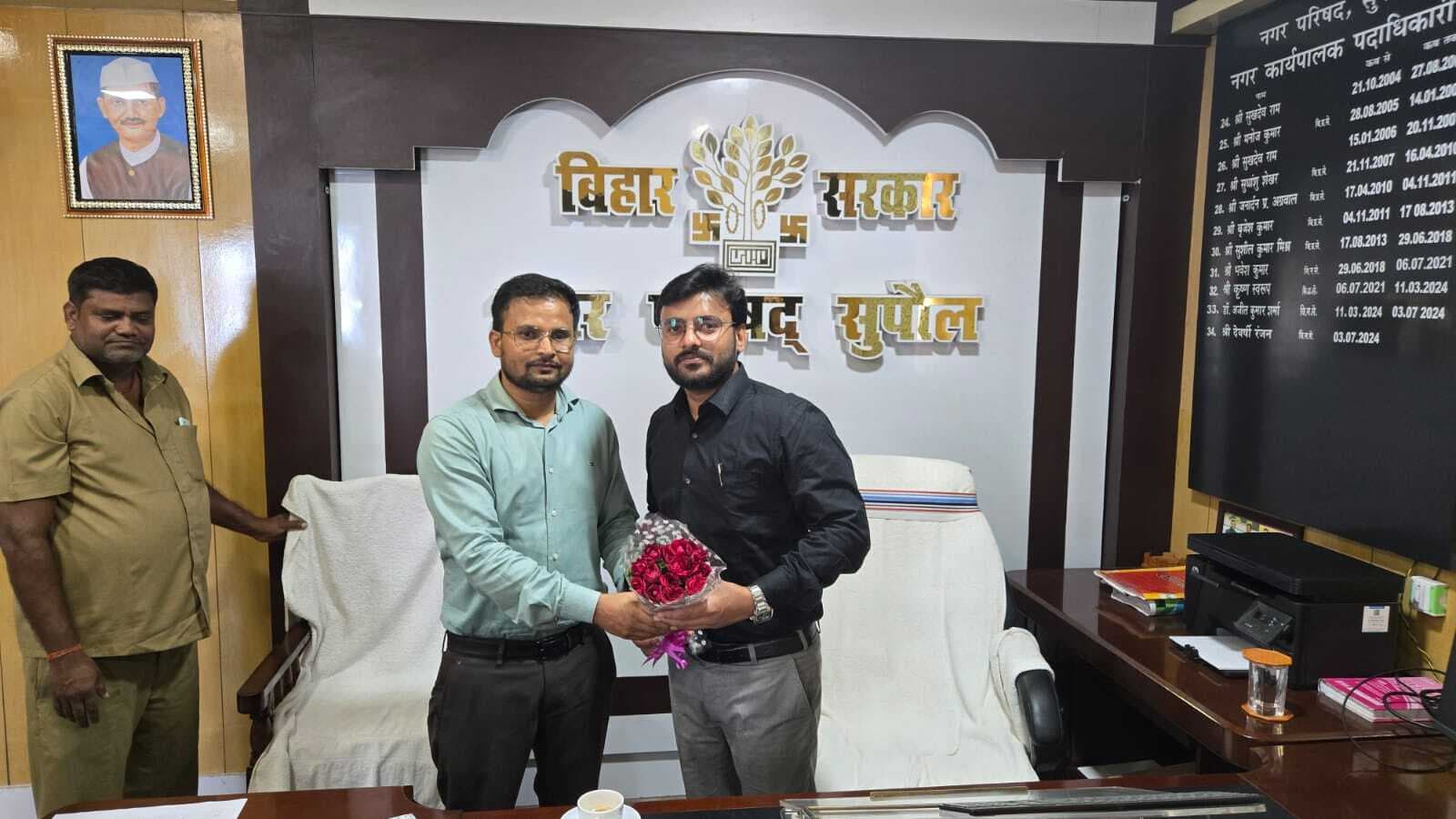 नप सुपौल में नए ईओ का स्वागत, पूर्व ईओ को दी गई भावभीनी विदाई