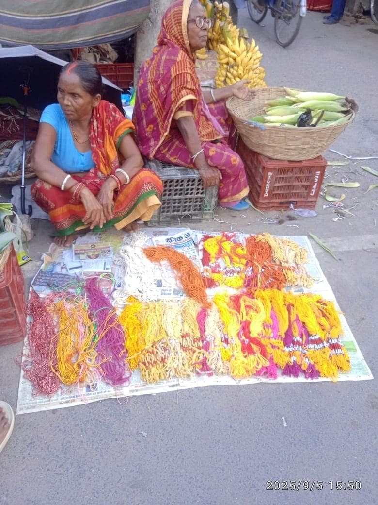 Motihari: अनंत चतुर्दशी को ले बाजार में रही चहल-पहल