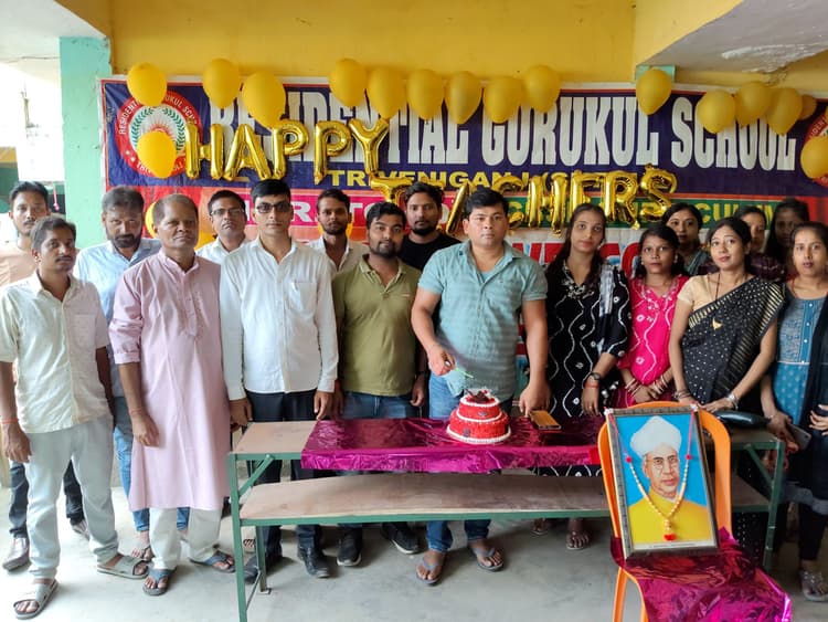 आवासीय गुरुकुल स्कूल में धूमधाम से मना शिक्षक दिवस