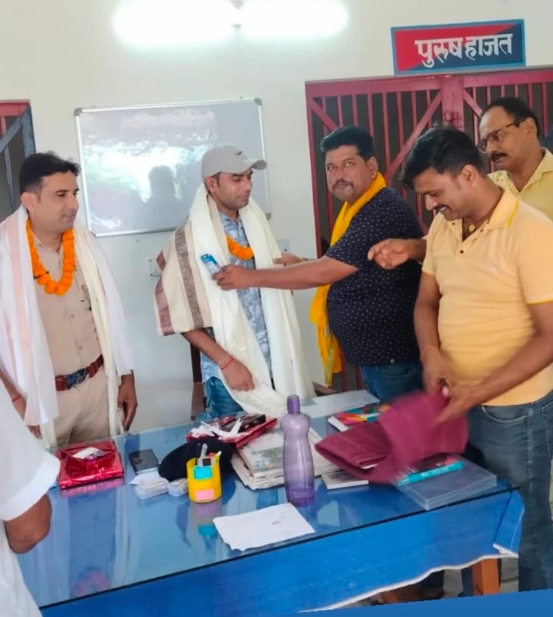 बलिया  थाना में पुराने थानाध्यक्ष को विदाई, नये थानाध्यक्ष का स्वागत