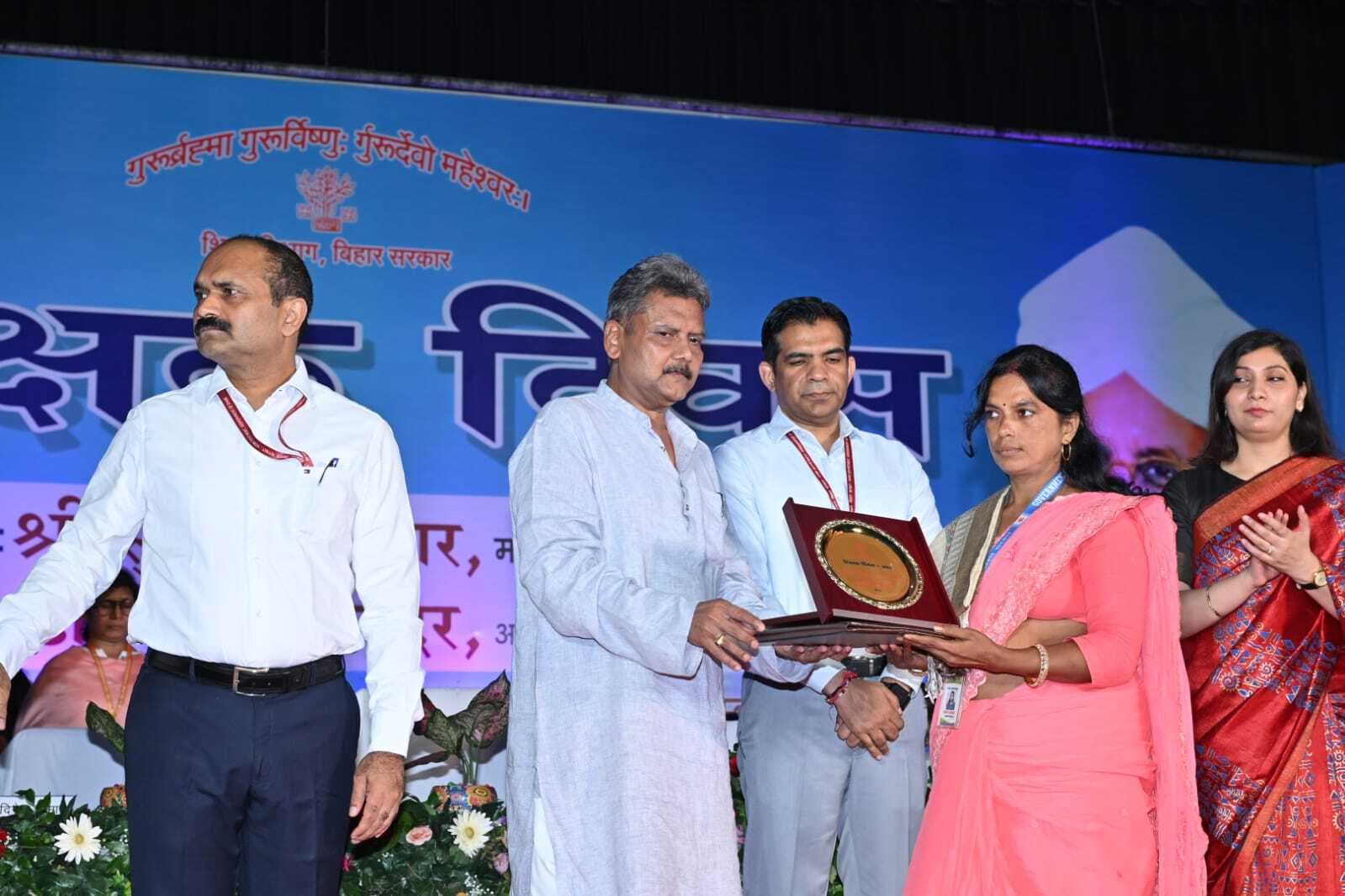 राजकीय शिक्षक पुरस्कार से नवाजी गयी बराढ़ी व भखनपुरा की प्रधानाध्यापिका