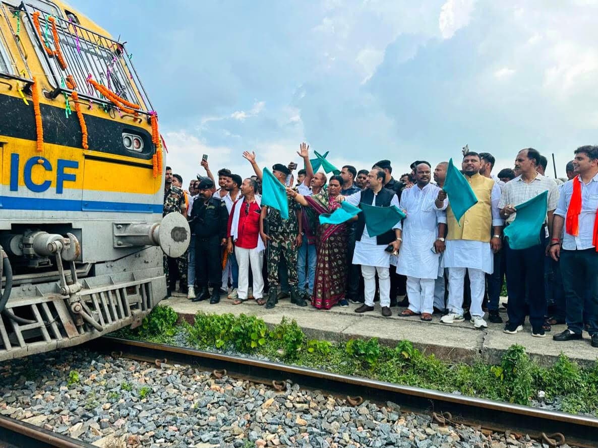 डेढ़गांव व गारोबिगहा हॉल्ट पर ट्रेन का ठहराव शुरू