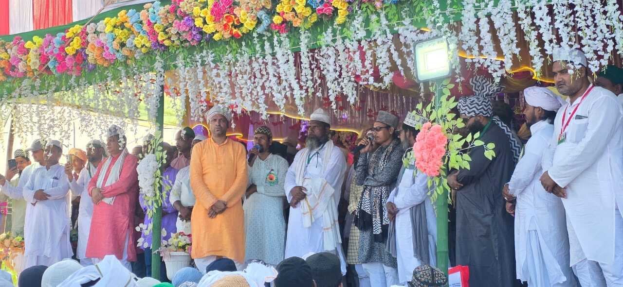 जश्न-ए-ईद-मिलादुन्नबी में 40 हजार से अधिक लोग हुए शामिल, देश में अमन-चैन के लिए मांगी दुआ