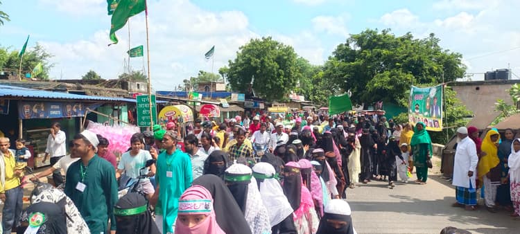 Deoghar News : ईद मिलादुन्नबी पर निकला जुलूस, दिया अमन का पैगाम