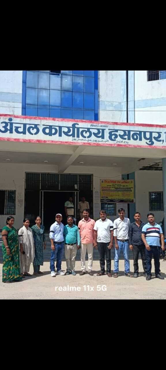 Samastipur News:काली पट्टी लगा कार्यपालक सहायकों ने किया काम