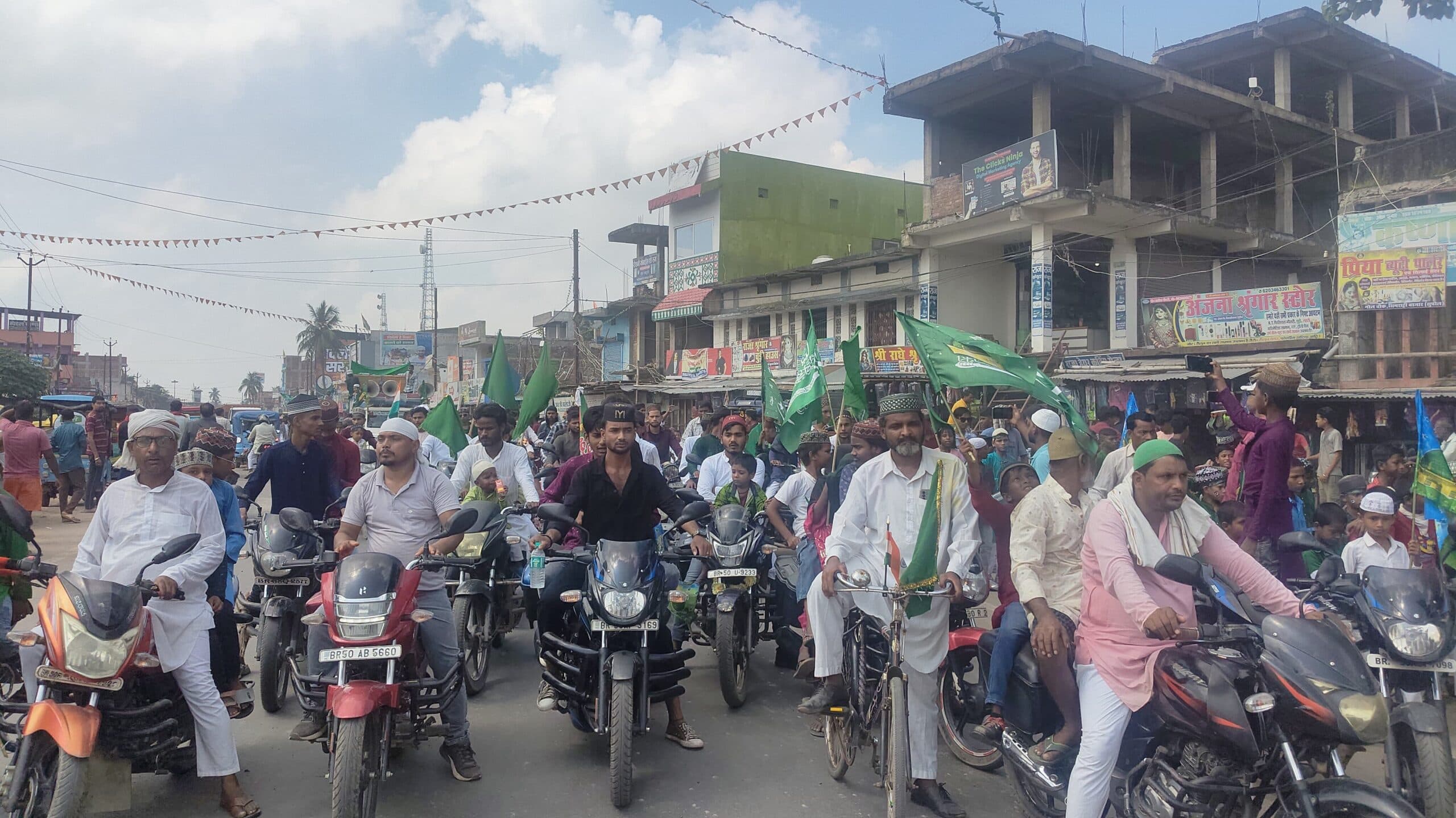 पैगंबर मोहम्मद के जन्मदिन पर निकाला जुलूस