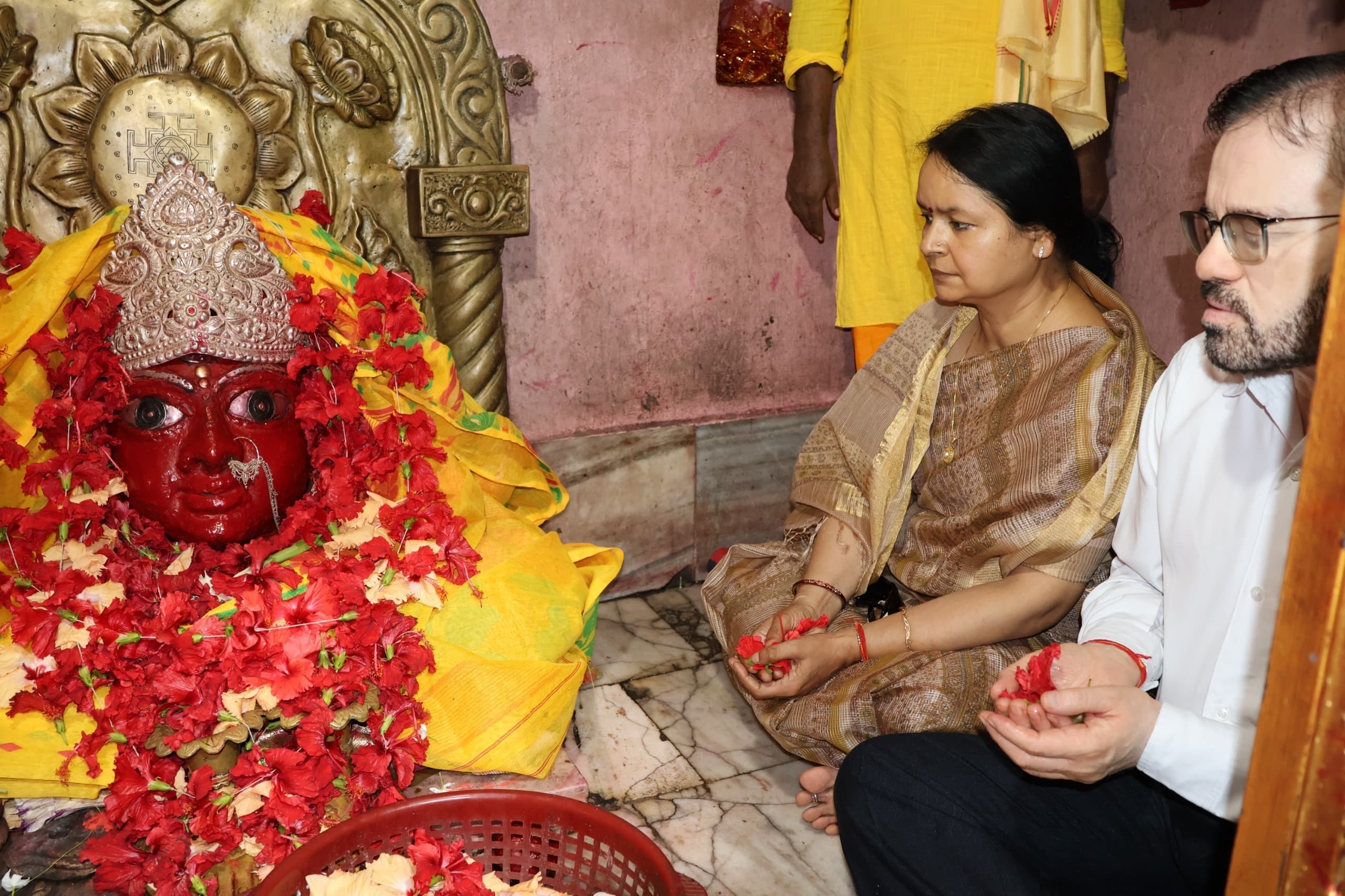 मुख्य सचिव पहुंची मलूटी, मां मौलिक्षा मंदिर में की पूजा