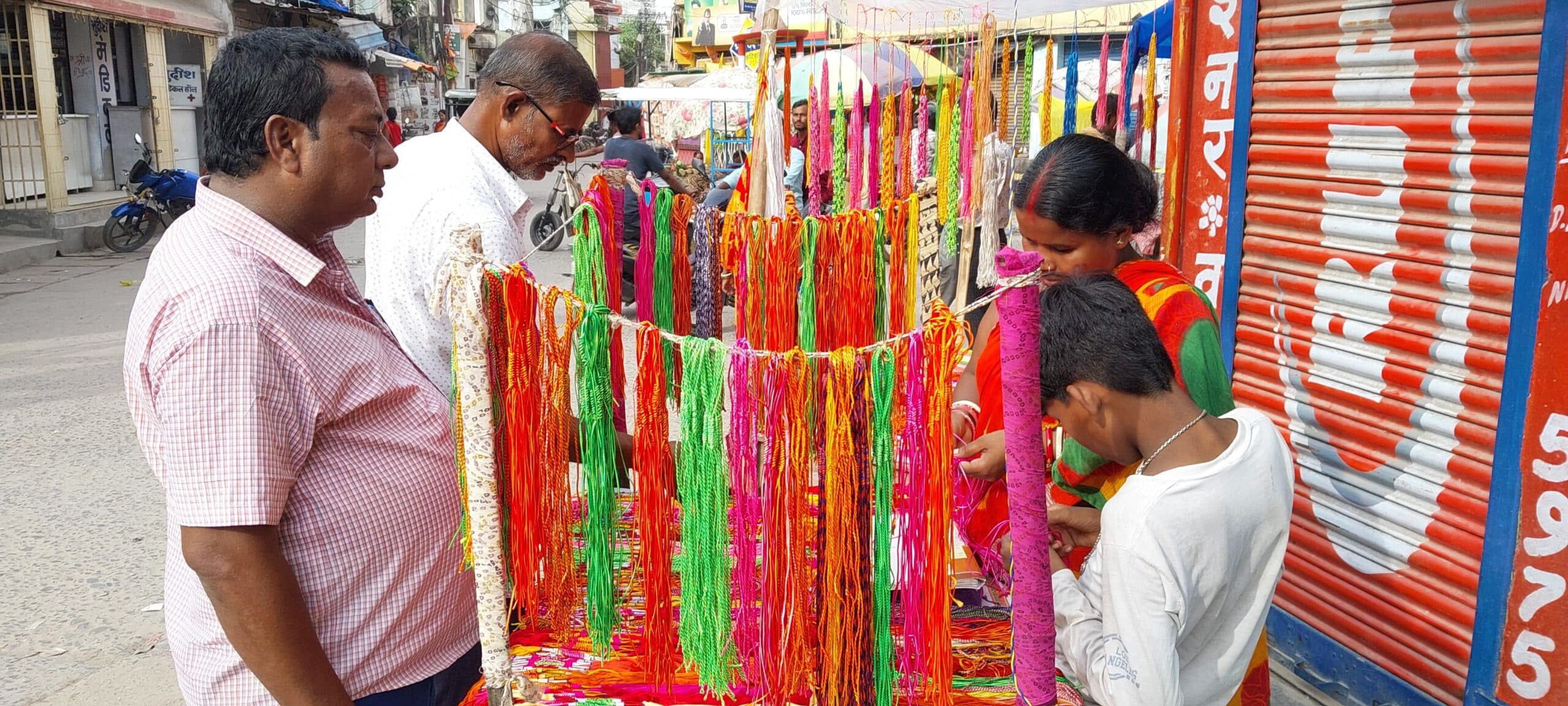 अनंत चतुर्थी पर्व आज, पूजन सामग्री की खरीदारी के लिए बाजार में लगी रही भीड़