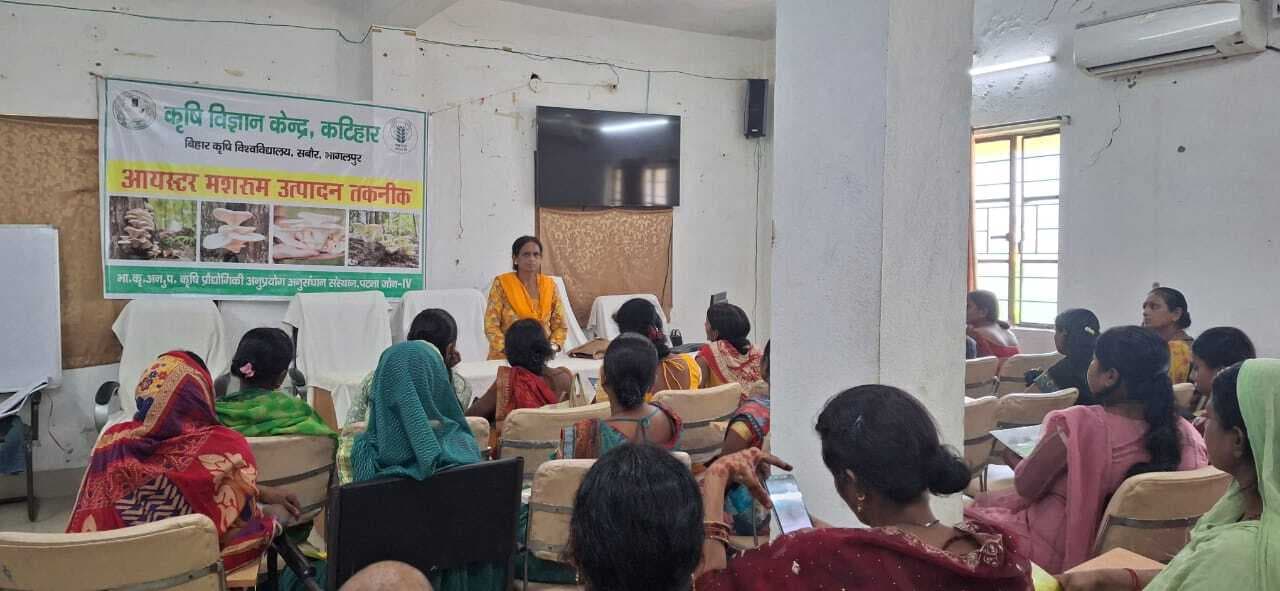 मशरूम उत्पादन की नवीन तकनीकों से कराया अवगत