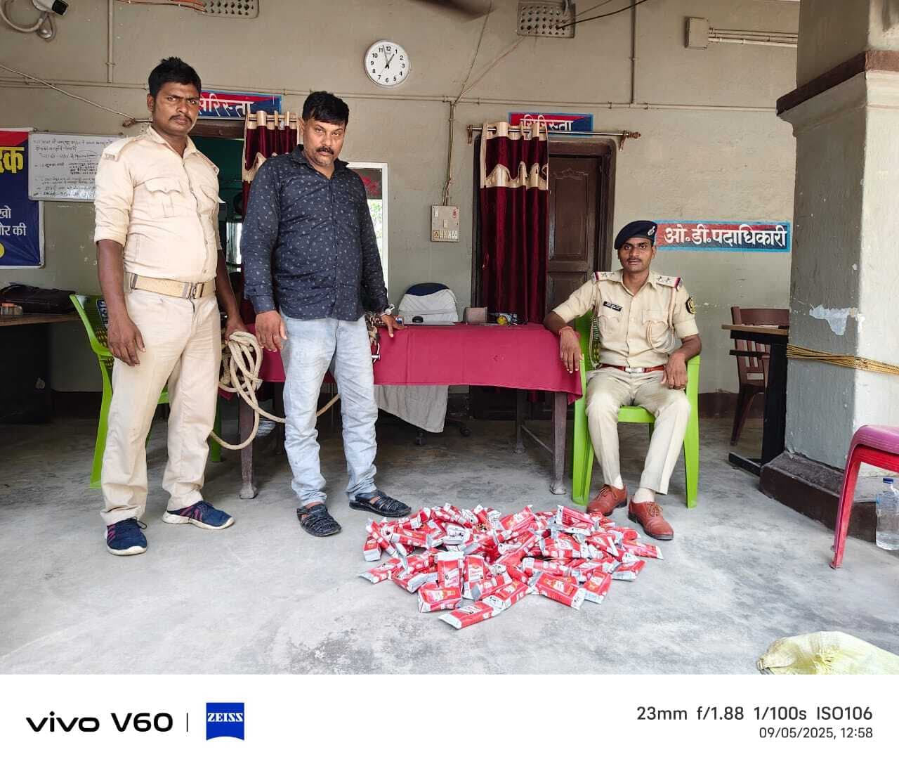 स्कूटी व कार से 64.38 लीटर विदेशी शराब बरामद, तस्कर गिरफ्तार