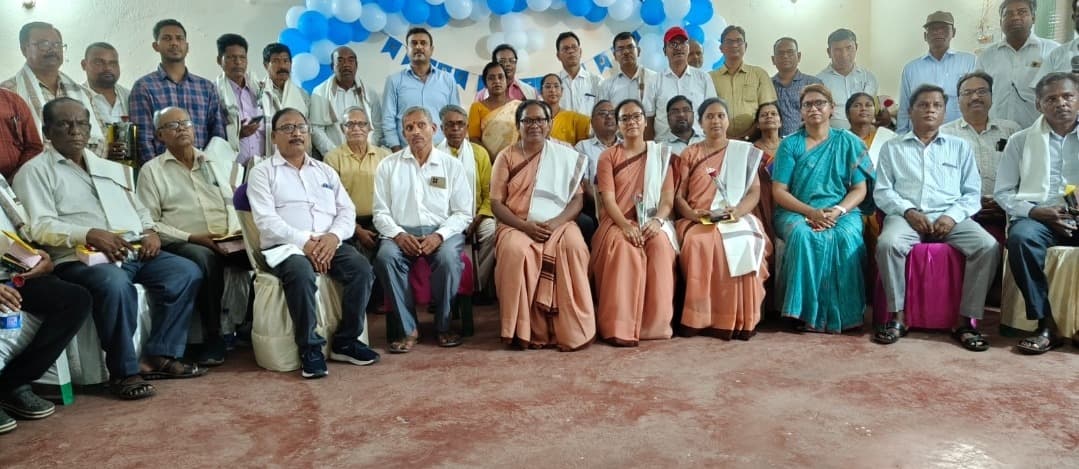 शिक्षकों काे किया गया सम्मानित