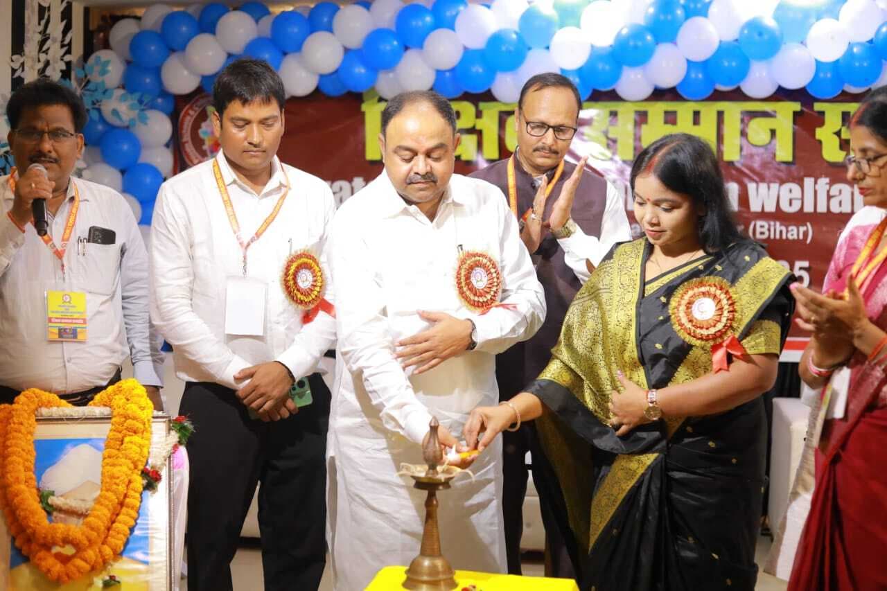 व्यक्ति के जीवन निर्माण में शिक्षक की भूमिका सबसे अहम होती है : श्रम संसाधन मंत्री