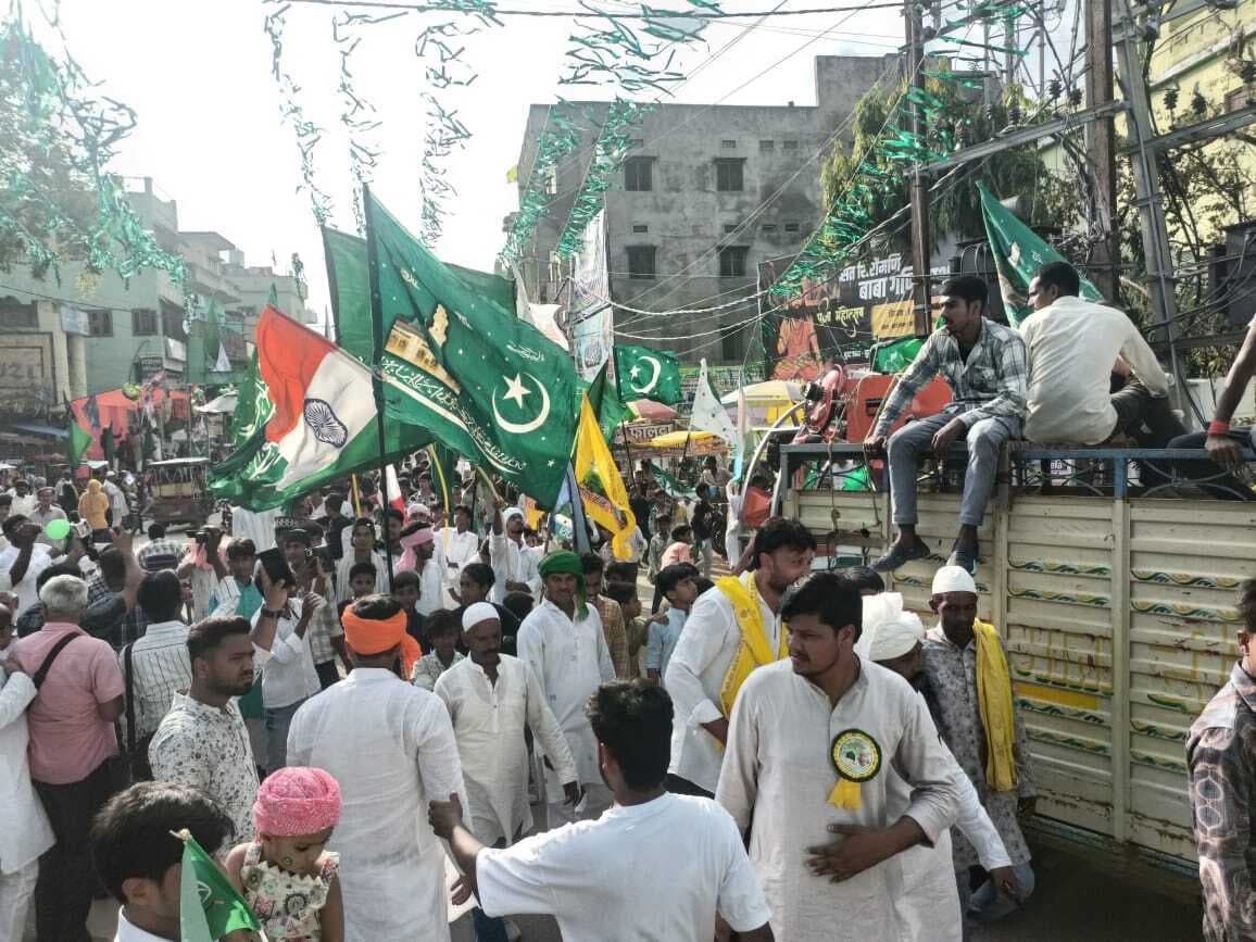 मोहनिया में धूमधाम से निकला ईद मिलादुन्नबी का जुलूस