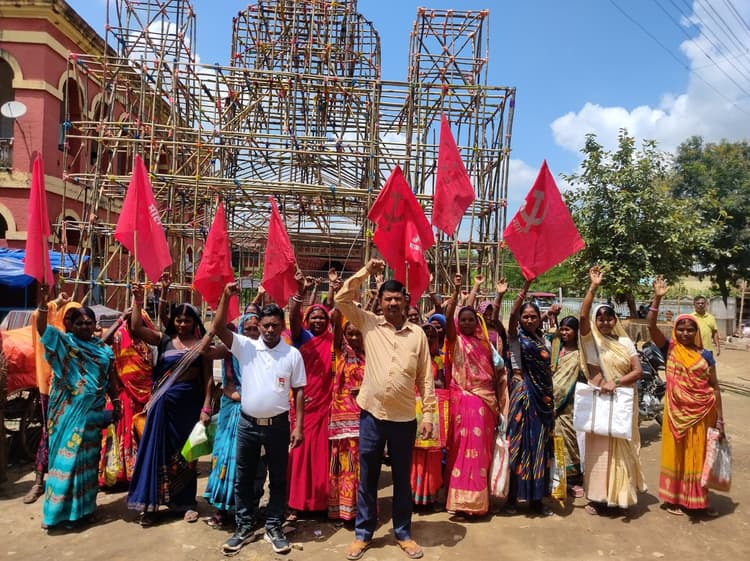 भ्रष्टाचार के खिलाफ भाकपा माले ने किया प्रदर्शन