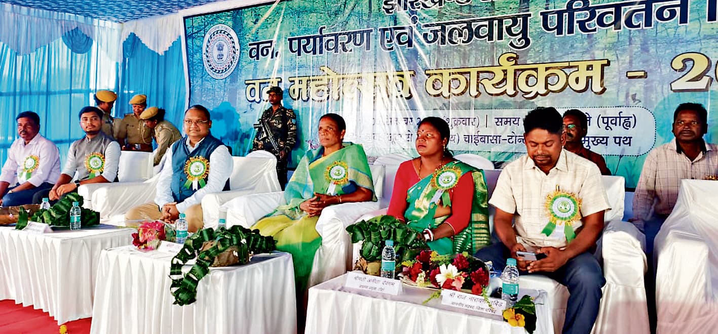 Chaibasa News : रैयती भूमि पर करें पौधरोपण, पेड़-पहाड़ बचेंगे तो मानव जीवन बचेगा: जोबा माझी