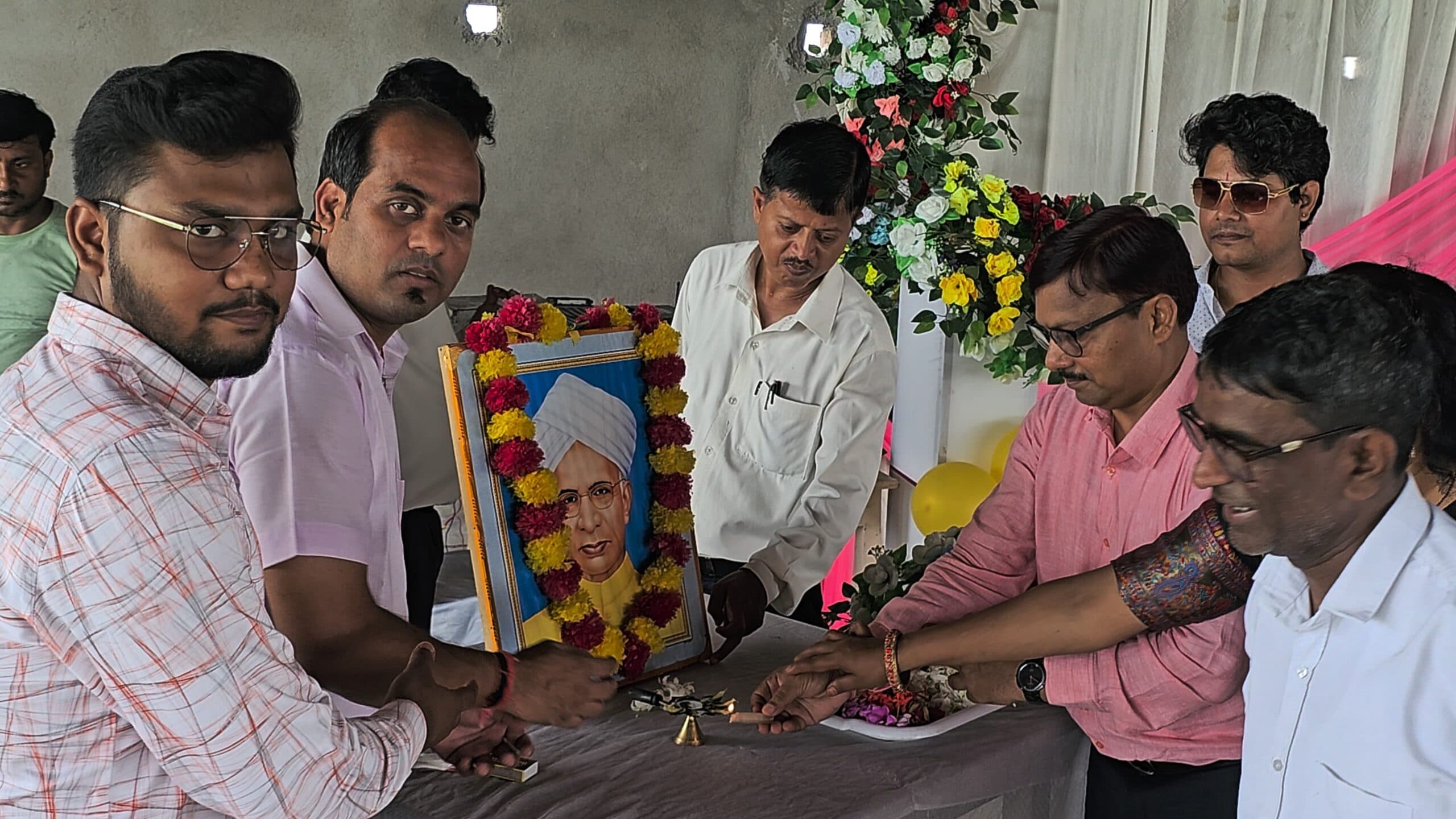 Madhubani News : विवेकानंद मिशन में धूमधाम से मना शिक्षक दिवस