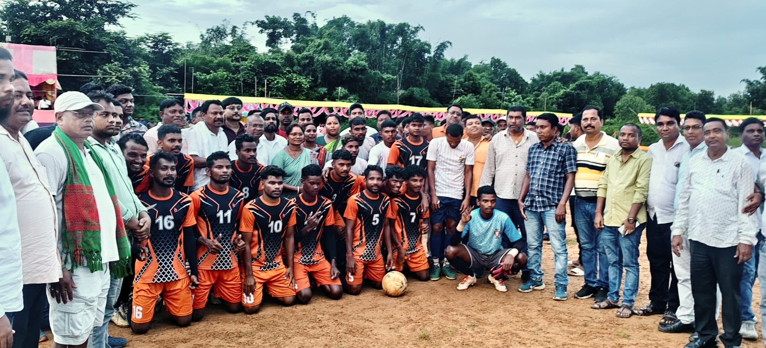 East Singhbhum News : जय एंड बीरू को हरा मामो एफसी ने जीता खिताब, ~50 हजार नकद मिला
