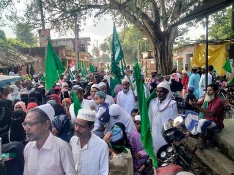 ईद मिलाद उन नबी पर निकाला गया जुलूस