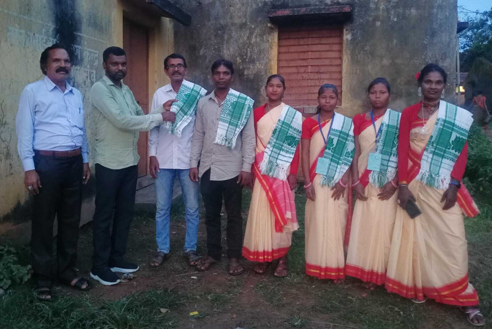 East Singhbhum News : दिल्ली जाने वाले लोक कलाकारों को किया सम्मानित