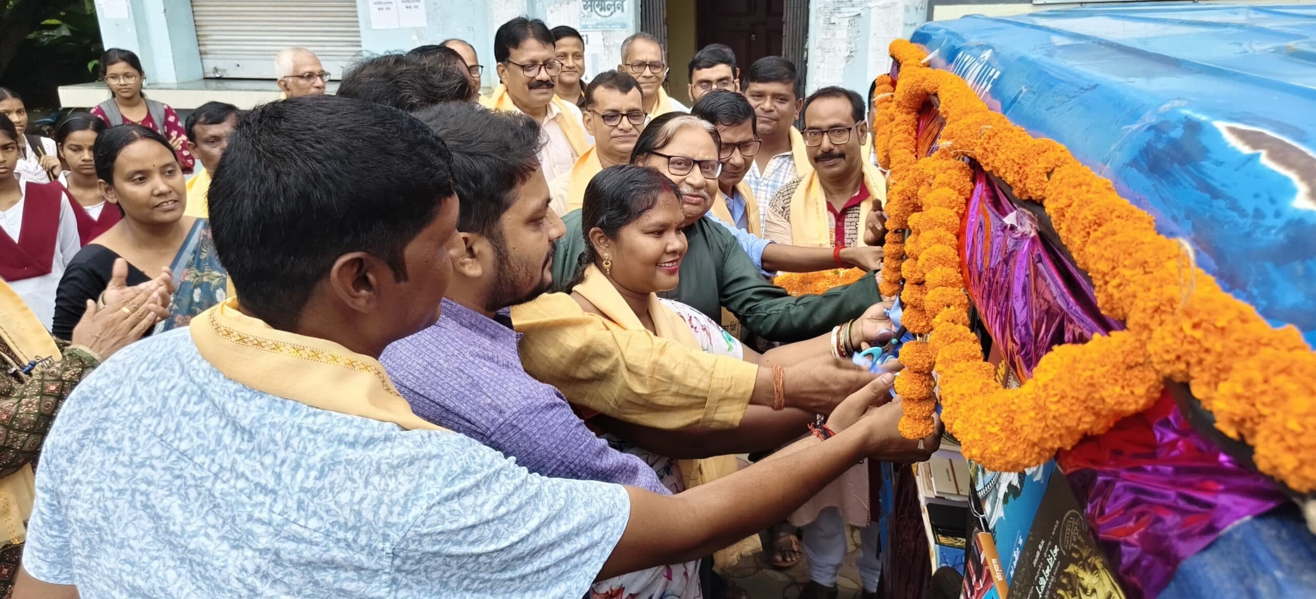 East Singhbhum News : मोबाइल लाइब्रेरी से युवाओं तक पहुंचेंगी किताबें