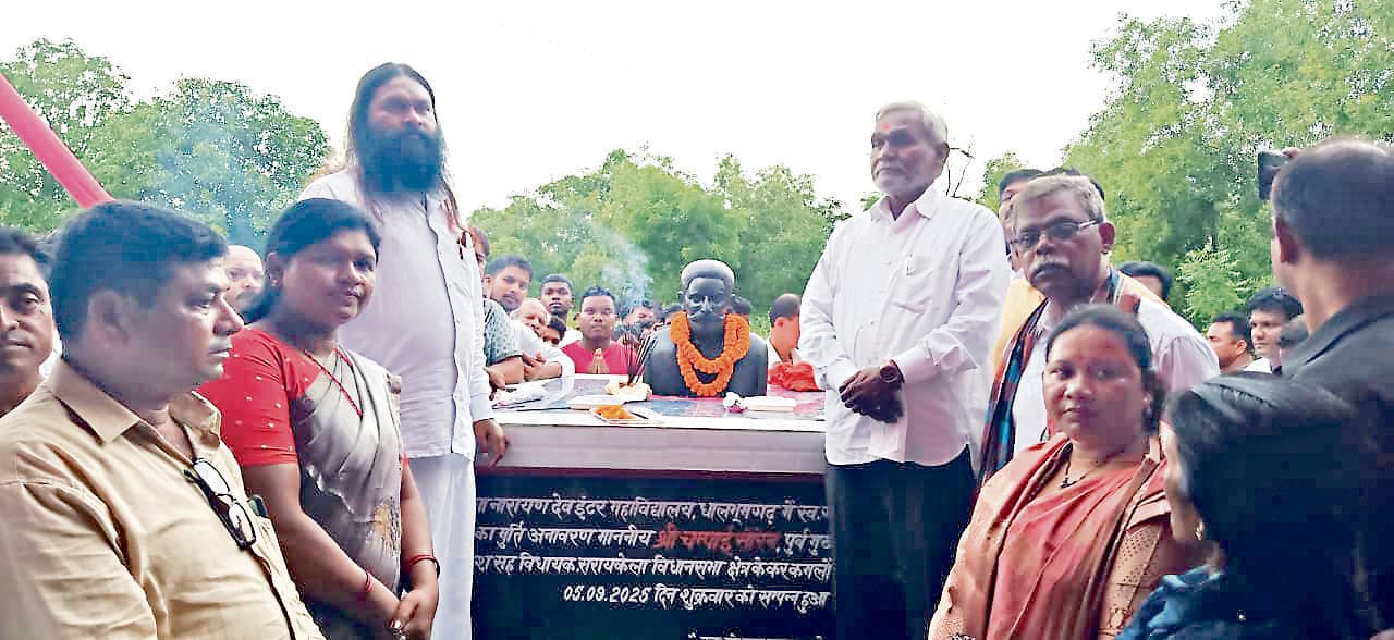 East Singhbhum News : गंगा बाबू ने क्षेत्र में शिक्षा की अलख जगायी : चंपाई