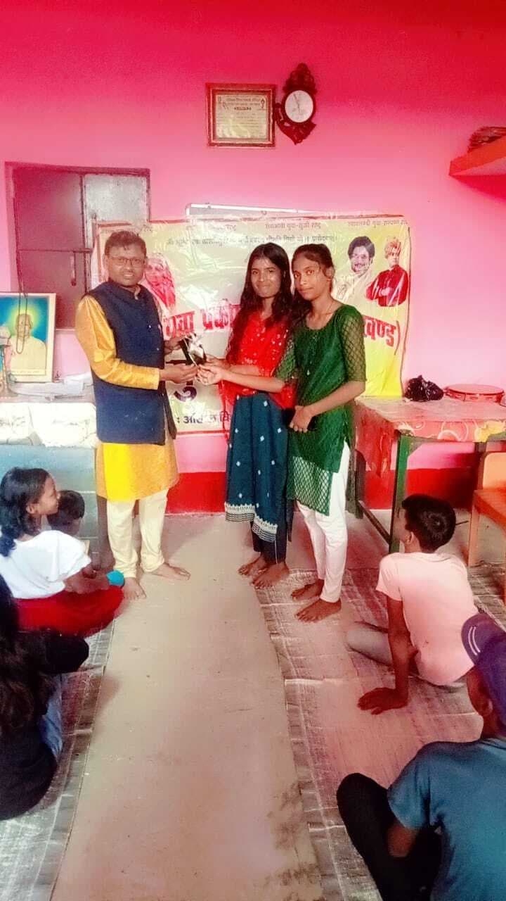 Giridih News : गायत्री परिवार की युवा इकाई ने मनाया शिक्षक दिवस