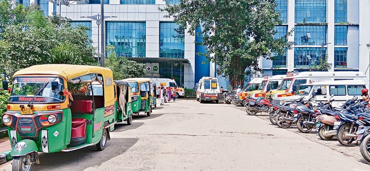 Sadar Hospital News : हाइकोर्ट की सख्ती, सदर अस्पताल में एंबुलेंस का रास्ता साफ