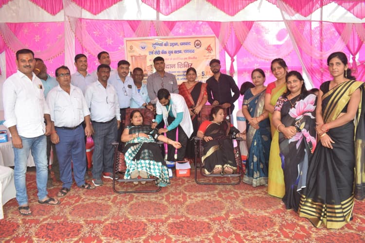 Dhanbad News: भगतडीह में रक्तदान शिविर, 41 यूनिट ब्लड संग्रह