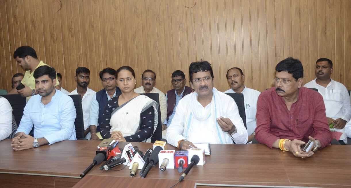 Dhanbad News : झारखंड के किसानों के लिए यूरिया नहीं दे रहा केंद्र