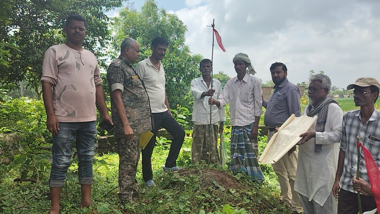 कोर्ट के आदेश पर 14 बीघा जमीन की करायी गयी दखल-दिहानी