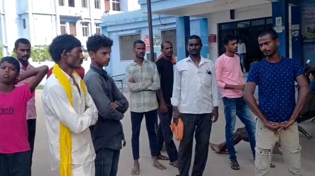 अनियंत्रित ट्रक ने बाइक सवार युवक को कुचला, मौत