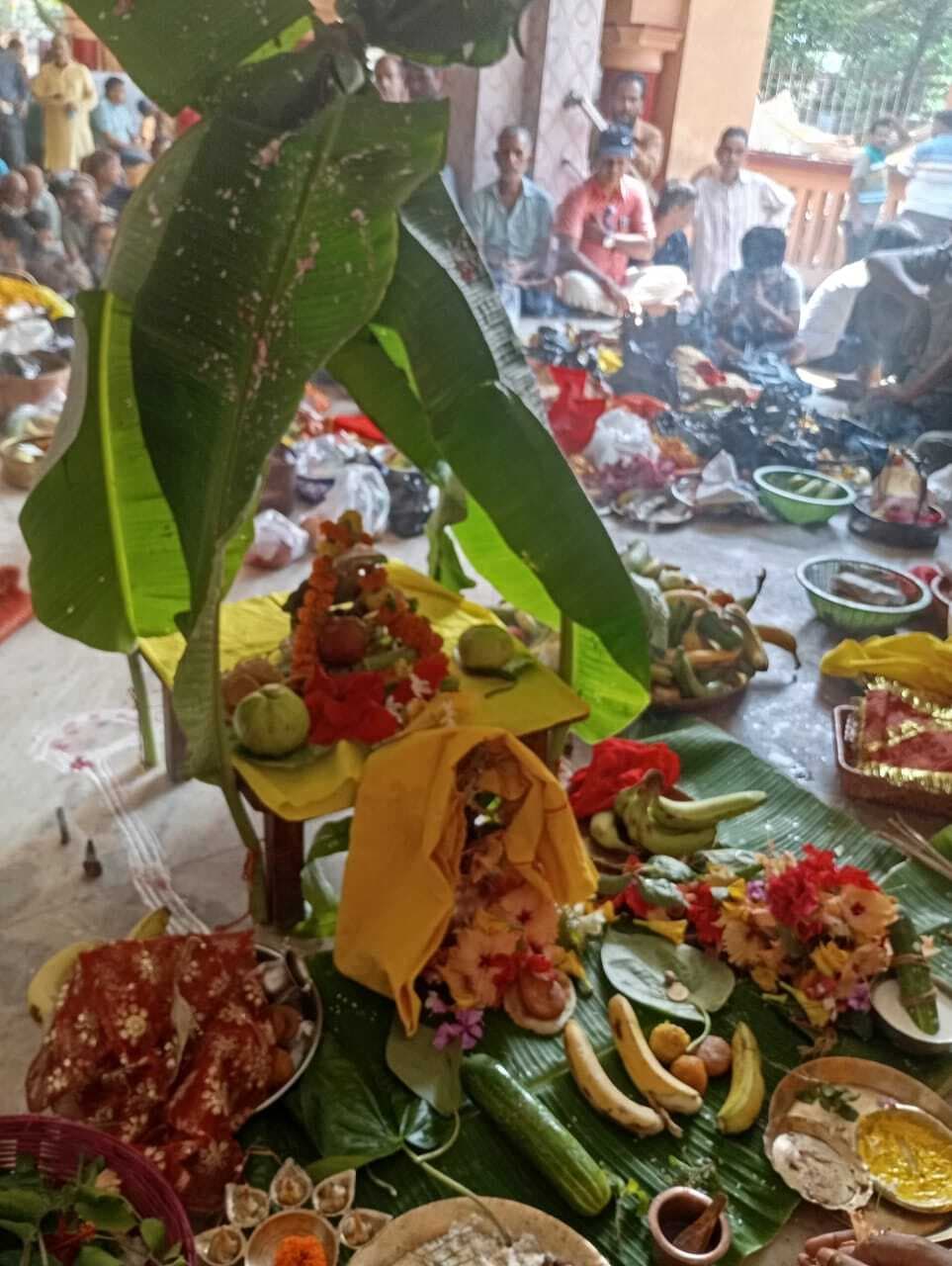 मंत्रोच्चार के साथ हुई भगवान विष्णु की पूजा, श्रद्धालुओं ने धारण किया अनंत