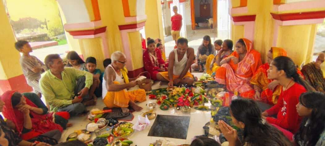 रामेश्वरनाथ मंदिर में भक्तों ने सुनी अनंत कथा, बंटे प्रसाद