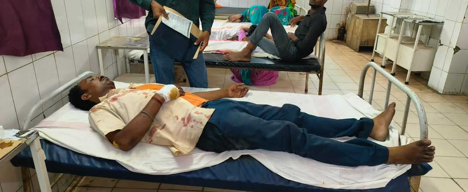 सड़क हादसे से टेंपू चालक गंभीर रूप से घायल