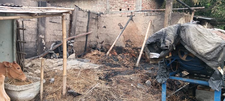 आग से एक घर जले, दो लाख की क्षति