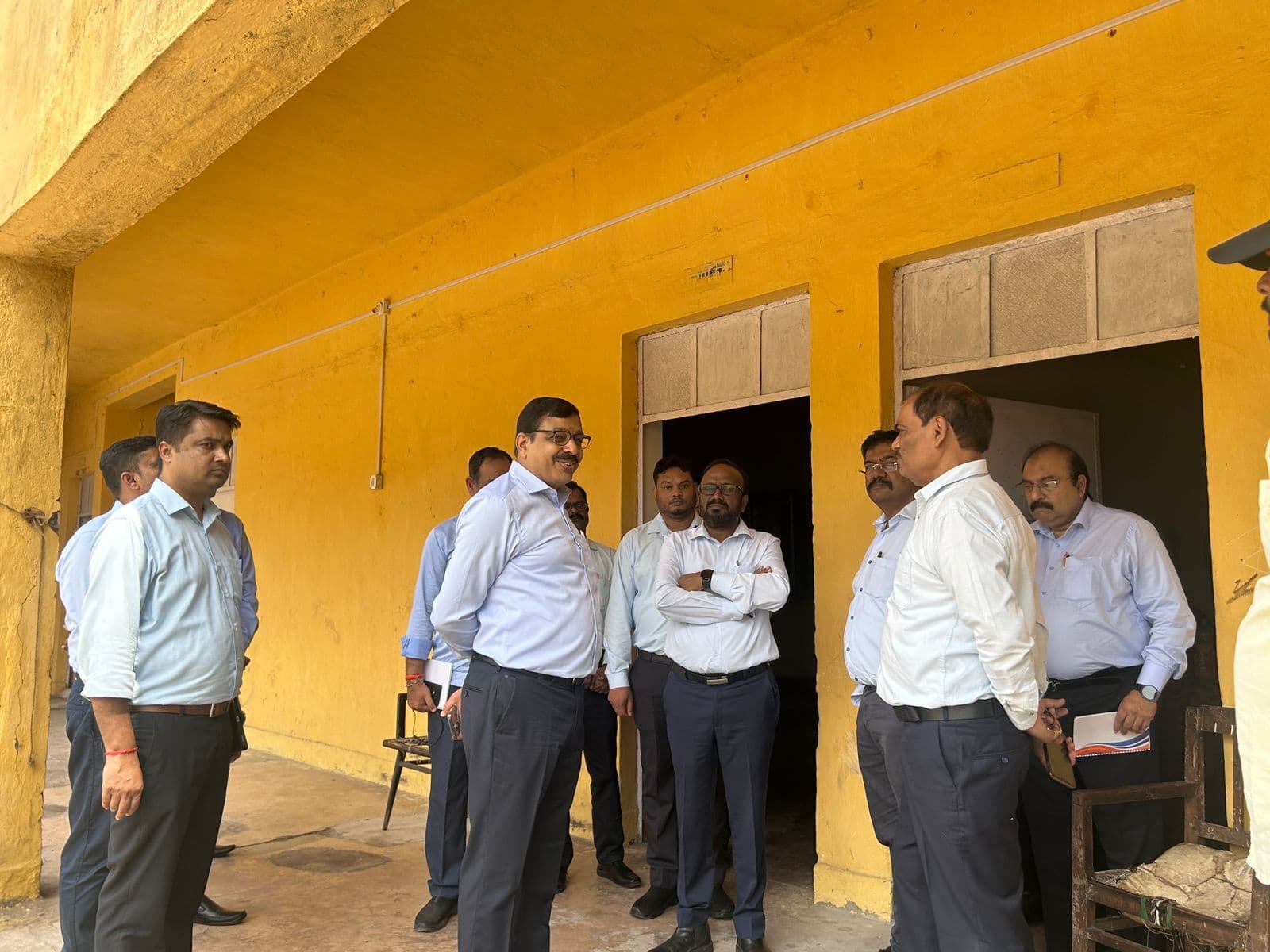 सीसीएल मानव संसाधन के निदेशक ने केंद्रीय विद्यालय भवन का किया निरीक्षण