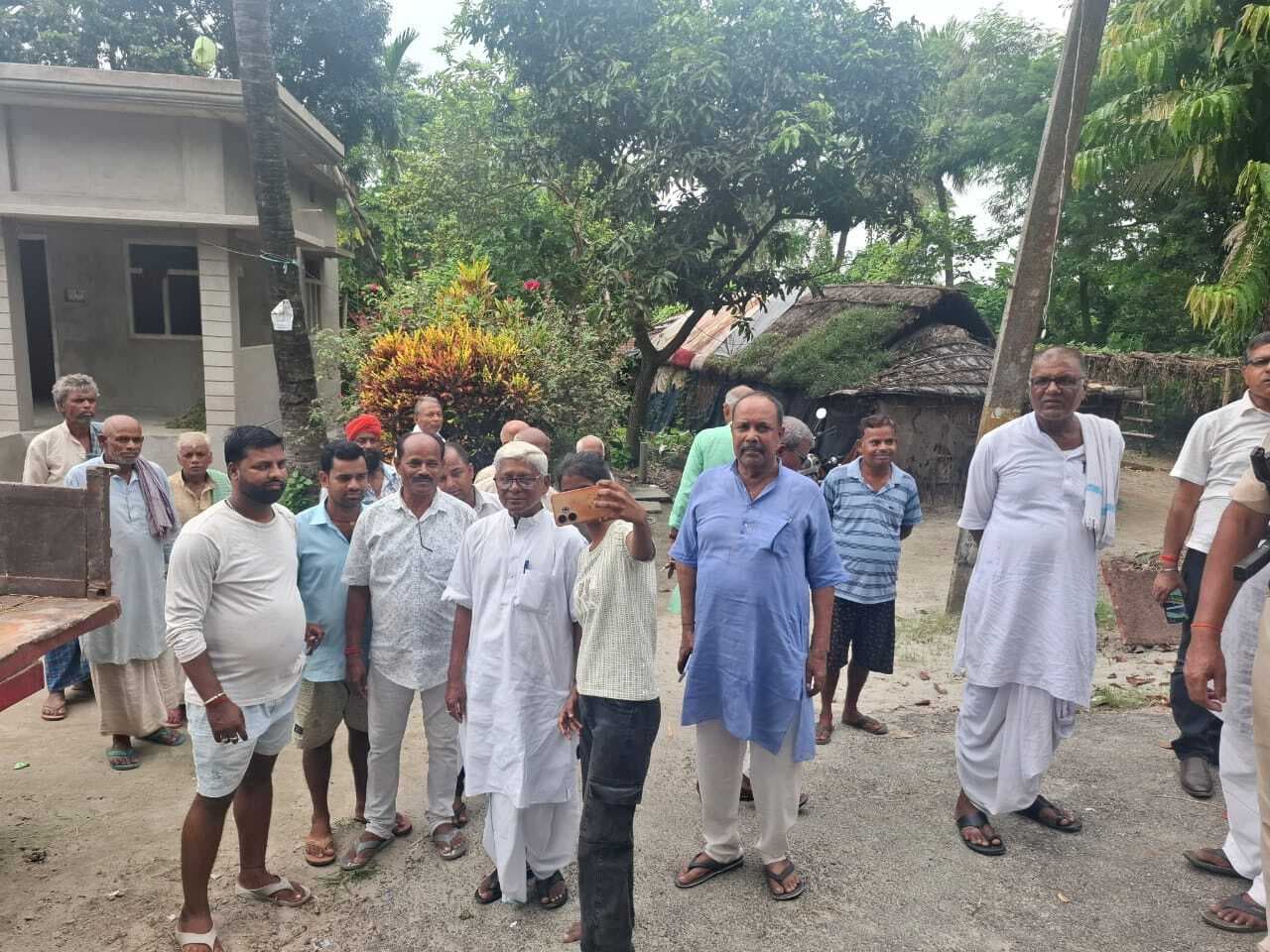 लौकहा पंचायत में विधायक ने चलाया जनसंपर्क अभियान