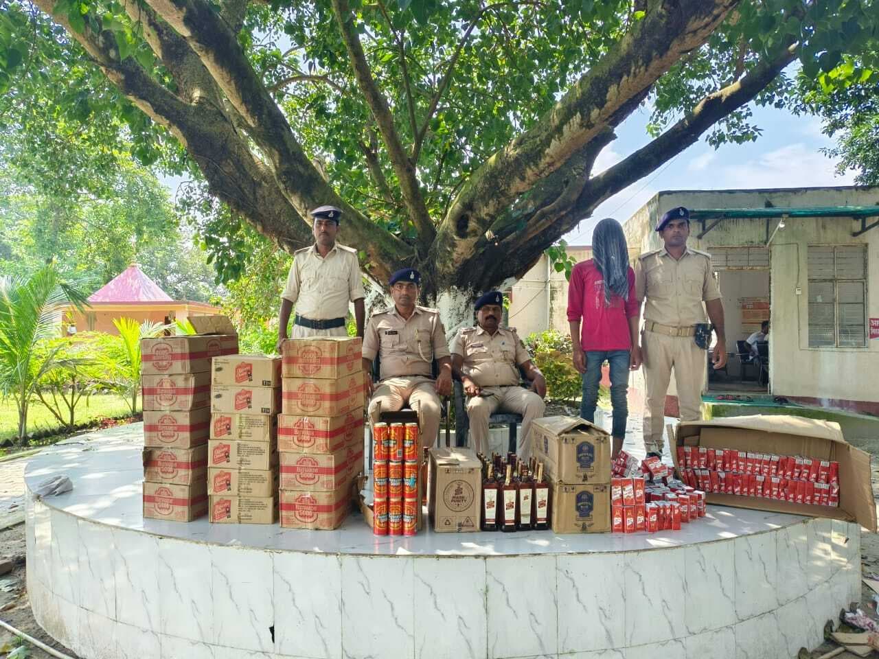 पाठामारी में 263.72 लीटर विदेशी शराब सहित तस्कर गिरफ्तार