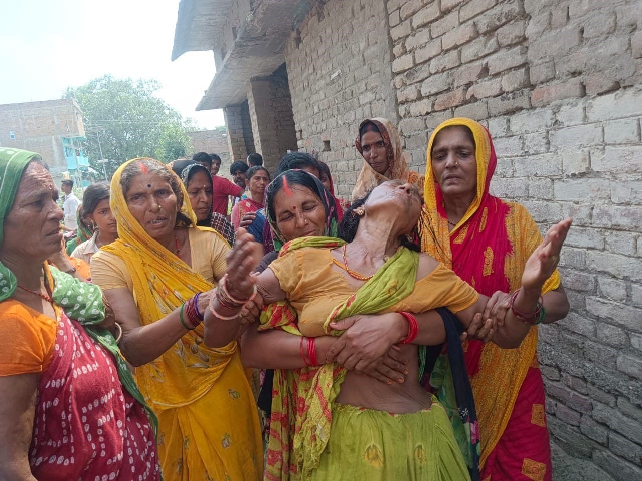 Motihari: ट्रैक्टर व बाइक की टक्कर में एक की मौत, दूसरे की स्थिती नाजुक