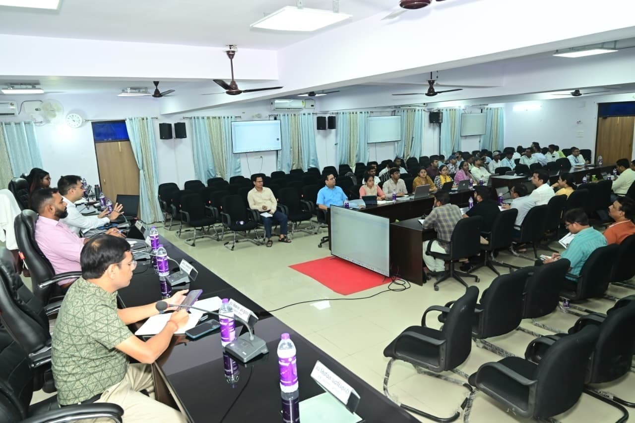 Motihari:Motihari: विस चुनाव को ले निर्वाची व नाेडल पदाधिकारियों को दिया गया प्रशिक्षण