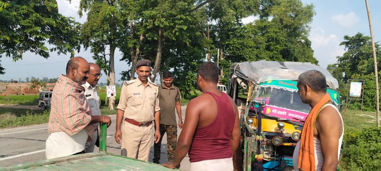 ऑटो की आमने-सामने की टक्कर में तीन महिलाएं घायल