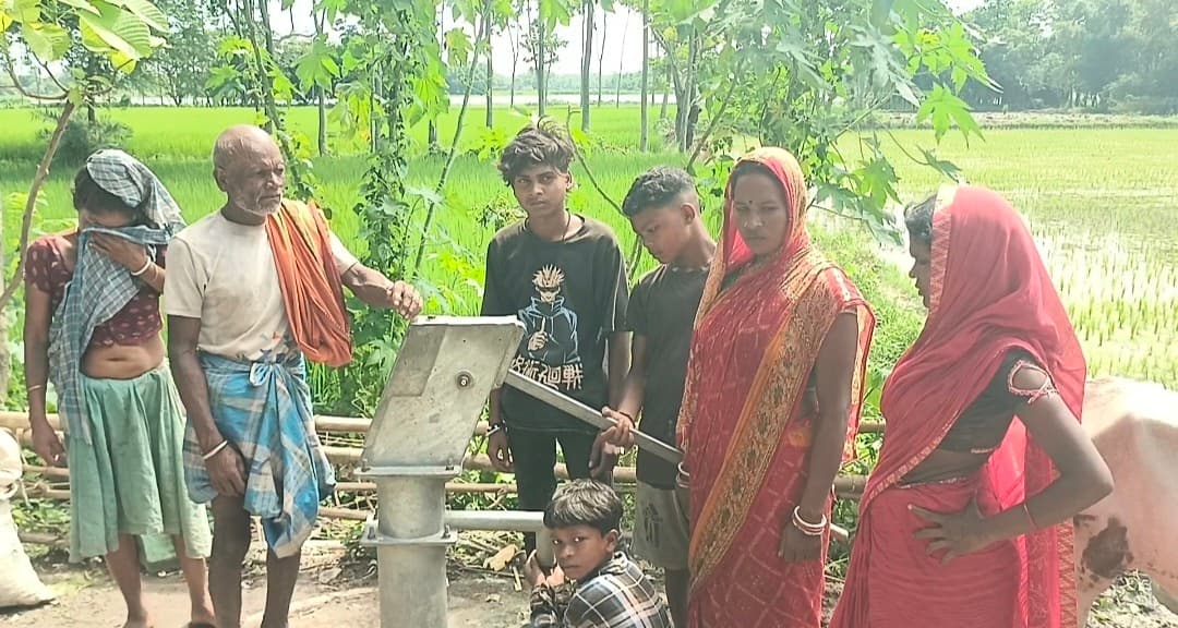 शुद्ध पानी के लिए भटक रहे पारा महादलित टोला के लोग